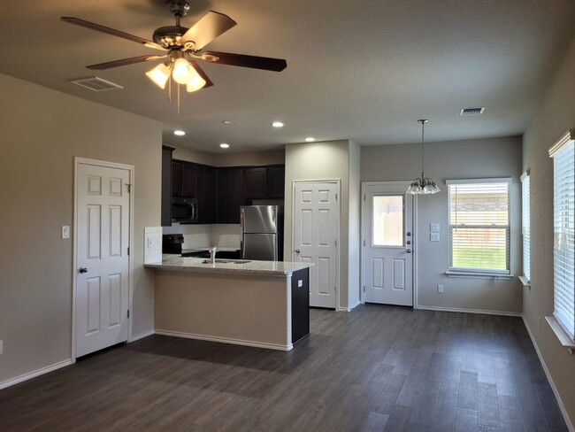 Foto del edificio - Luxury 3/2 Duplex in Seguin, Texas