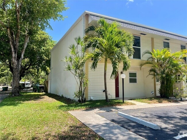 Building Photo - 2801 N 34th Ave