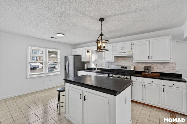 Foto del edificio - 102 Oak Glen Rd