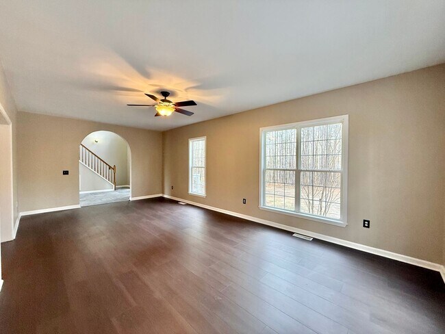 Foto del edificio - Private 4BD, 2.5BA Fuquay Varina Home on a Large Lot with a Fenced Yard and First Floor Master Be...