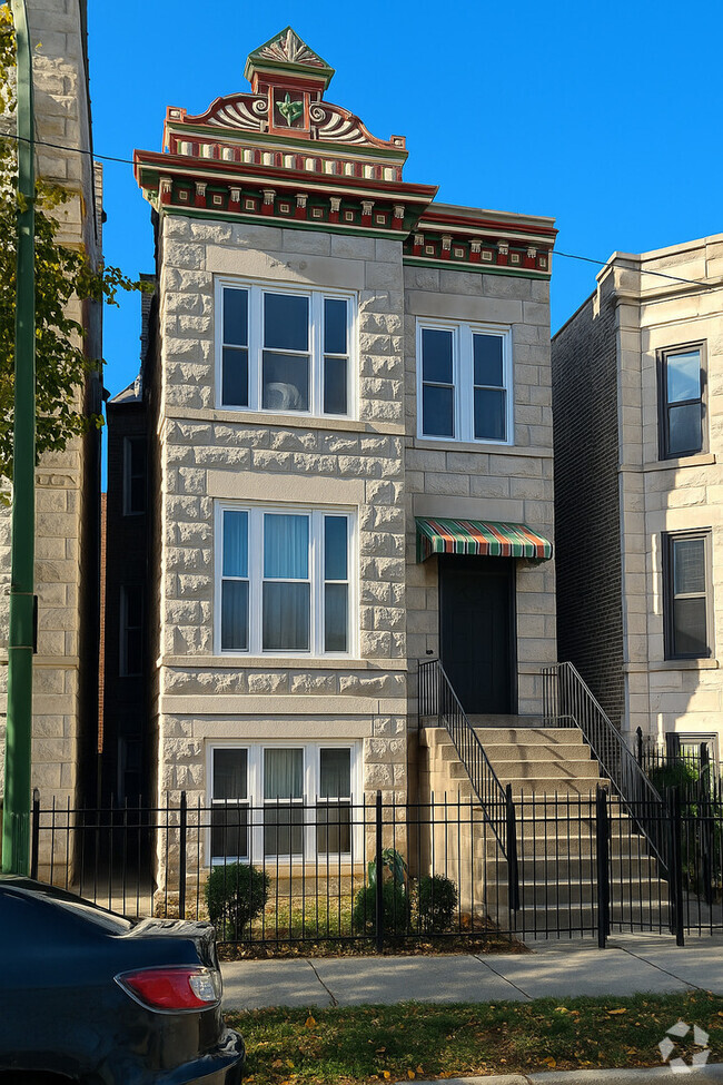 Building Photo - 1338 N Claremont Ave