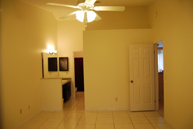 Master Bedroom - 1000 Martin Blvd