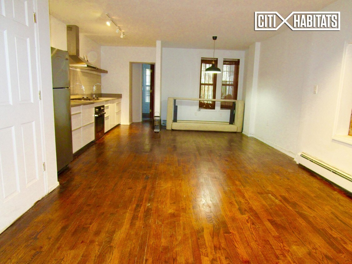Foto principal - 335 Macon St