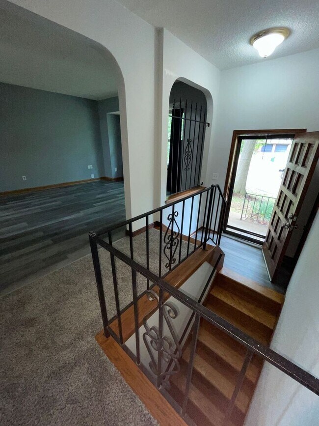 Foto del edificio - Beautifully Updated 3 Bedroom 2 bathroom H...
