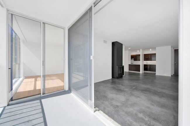 Photo - 1147 N Clark St Apartment