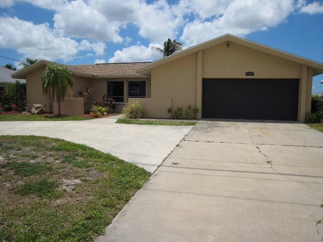 Building Photo - Gulf access pool home
