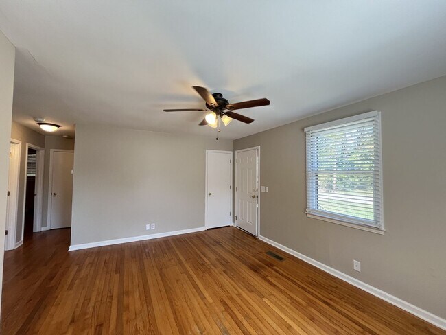 Foto del edificio - COMING SOON! 2 Bedroom Duplex Close to MTSU & Downtown Murfreesboro