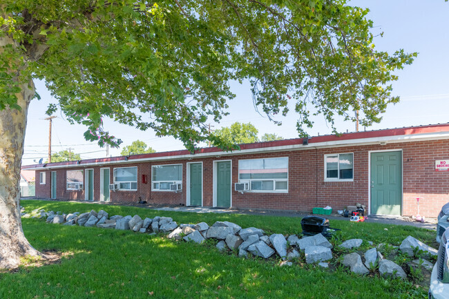 Building Photo - Courtyard Apartments