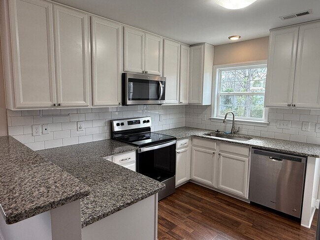 Building Photo - 2550 No Mans Ave