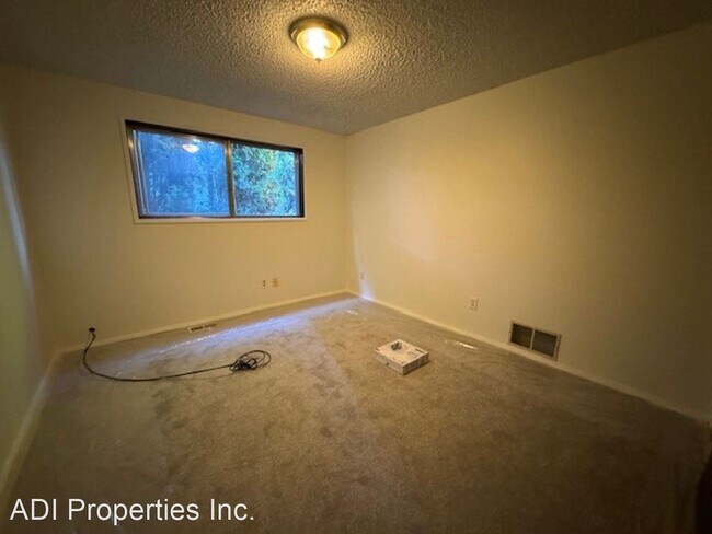 Foto del edificio - 3 br, 1.5 bath House - 141 NE 40th Ave.