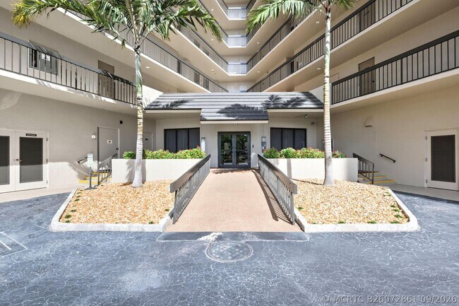 Foto del edificio - 801 S Ocean Dr