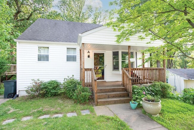 Building Photo - Beautiful 4 Bedroom Home Located in the He...