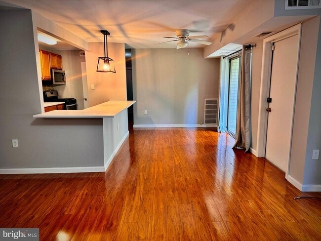 Building Photo - 12307 Braxfield Ct