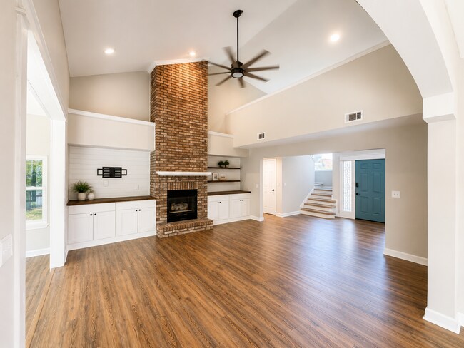 Foto del edificio - Updated 3BR Niceville Home with Soaring Ceilings, Luxury Primary Suite & Spacious Cul-de-Sac Lot