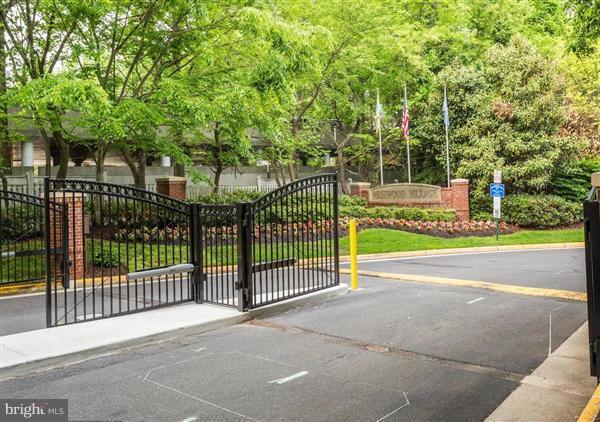 Building Photo - 8820 Mansion View Ct