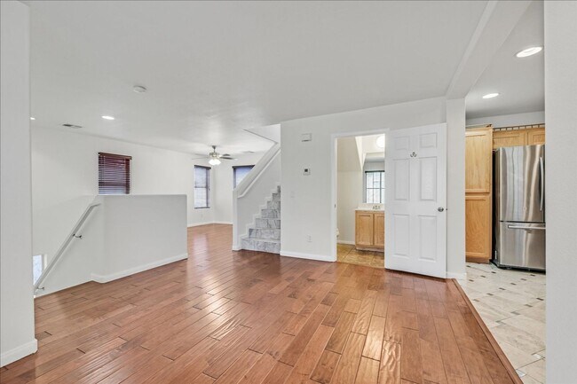 Building Photo - Beautiful 3 story home in a cul-de-sac and...