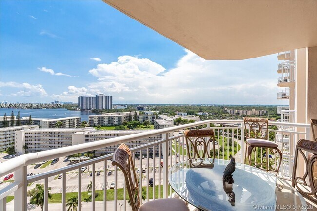 Foto del edificio - 18021 Biscayne Blvd