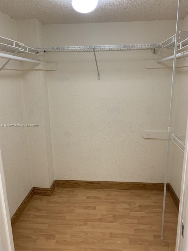 Foto del edificio - 8075 SW 107th Ave