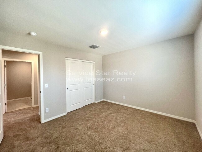 Building Photo - 3932 S 81st Glen