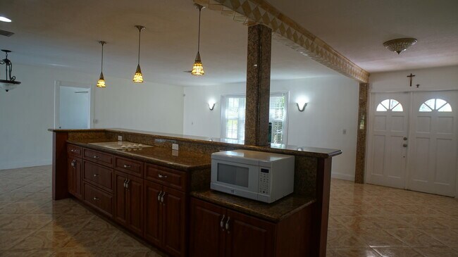 Building Photo - 5051 Buchanan Rd