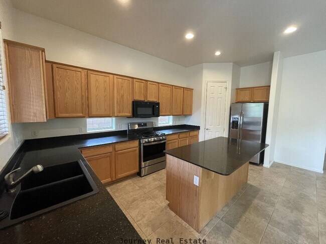 Building Photo - 5433 N Pierce Ln