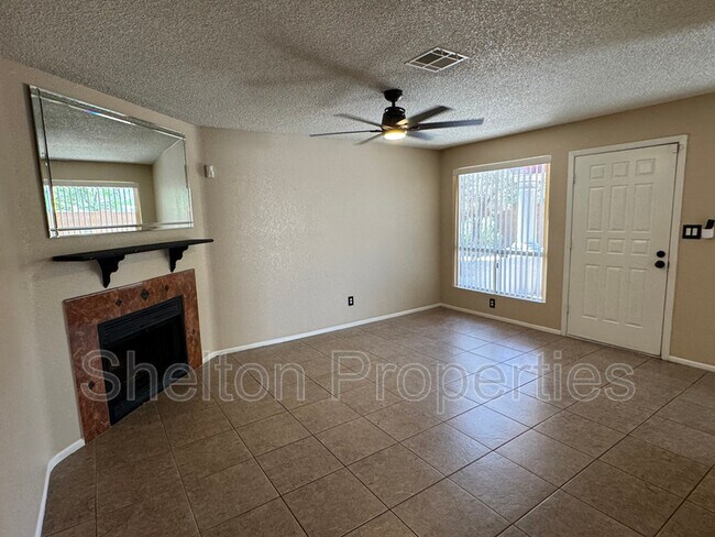 Foto del edificio - 10815 W Northern Ave