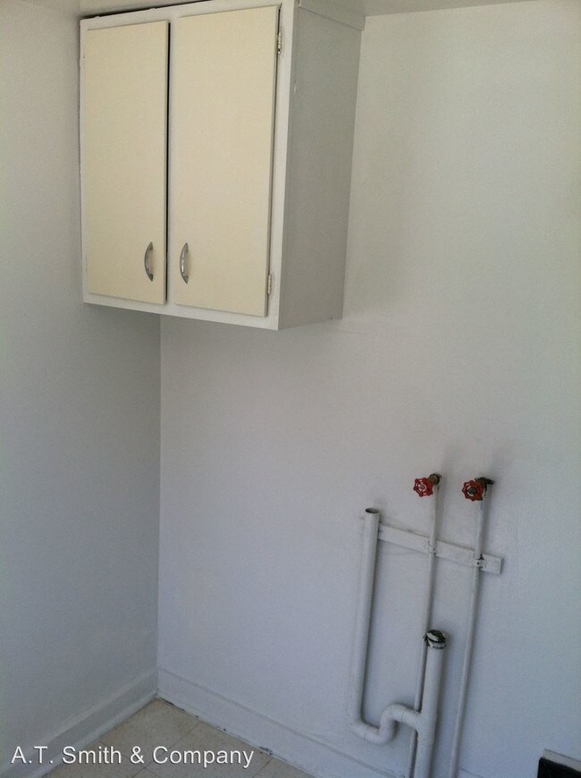 Foto del edificio - 2 br, 1 bath House - 1950 Kendall Street
