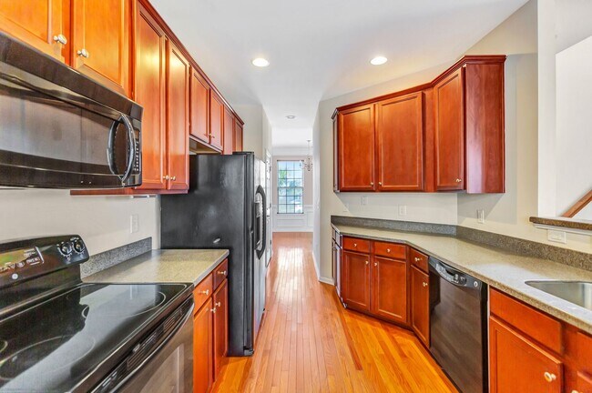 Foto del edificio - Spacious townhouse in Tranquil Hill Planta...