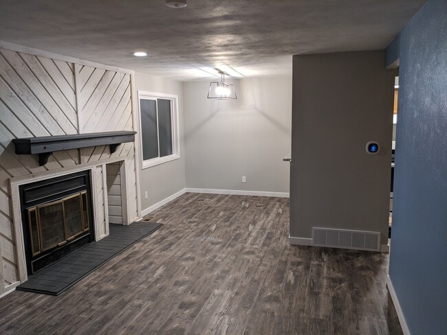 Building Photo - 10230 W Jewell Ave