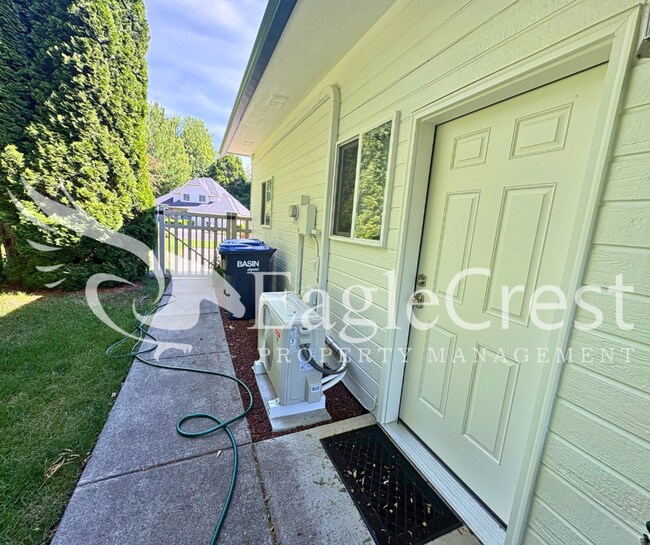 Foto del edificio - Brand-New Bright & Open Studio Apartment ~ $300.00 OFF 2nd Month Rent!!