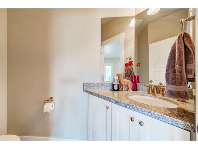 Building Photo - 1185 S 200 E St