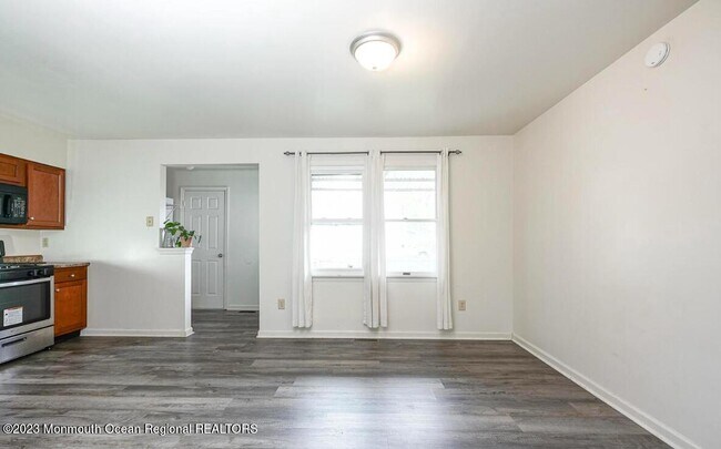 Foto del edificio - 217 Railroad Ave