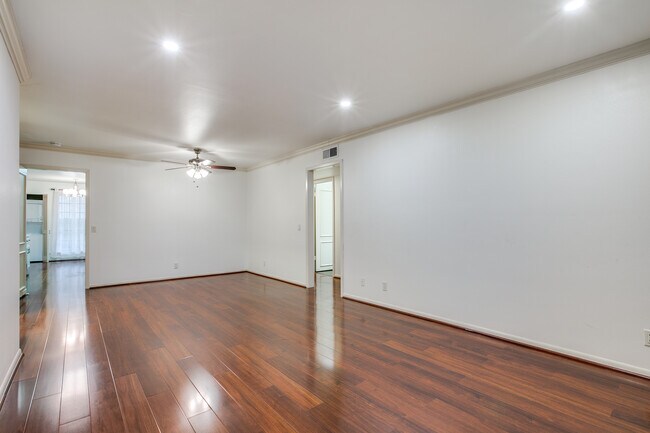 Foto del edificio - 7926 Broadway