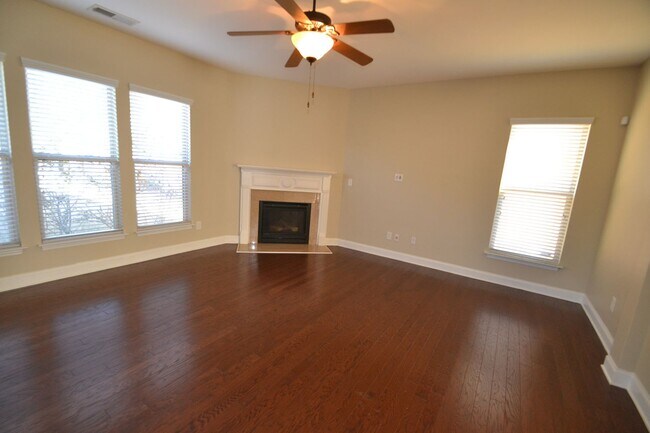 Foto del edificio - 5317 Blossom Brook Dr