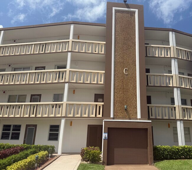Foto del edificio - 2050 Guilford C