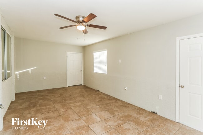 Building Photo - 9720 N Fast Elk St