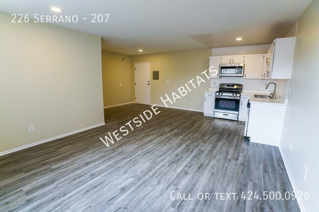Building Photo - 226 Serrano-207