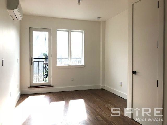 Building Photo - Renovated 2 Bedroom Apartment