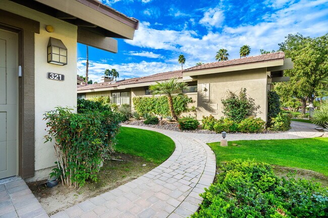 Foto del edificio - 321 Bouquet Canyon Dr