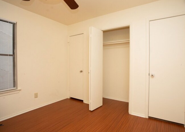 Foto del edificio - Room in Condo on Timber Ridge Rd