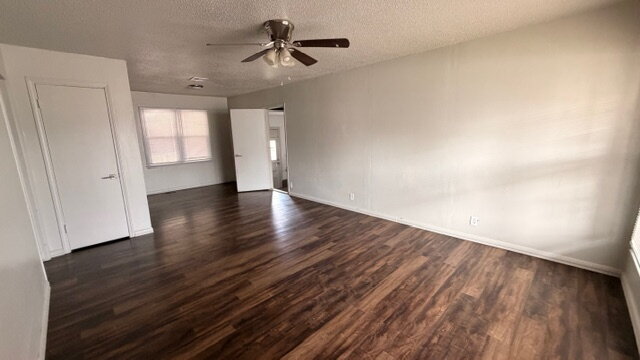 Foto del edificio - The Carport Cottage: Charming 3-Bedroom Brick Home Available Now.