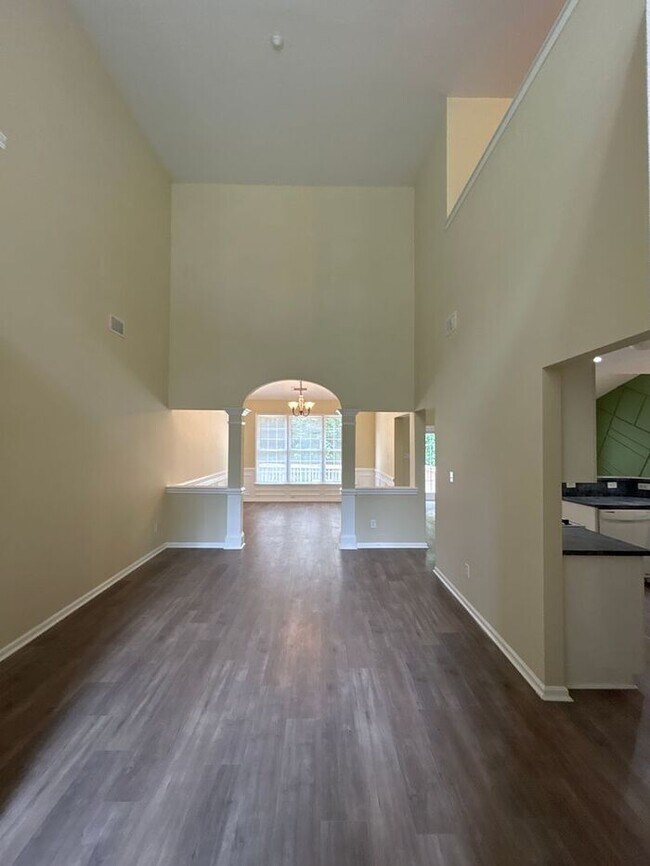 Building Photo - T.R. Lawing Realty Property