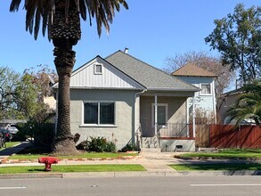 Building Photo - 394 N Livermore Ave