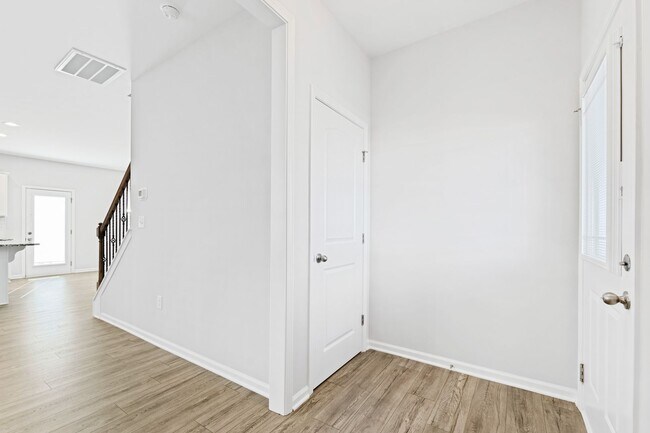Foto del edificio - Like New 3 Bedroom Home Walk to DT Clayton!