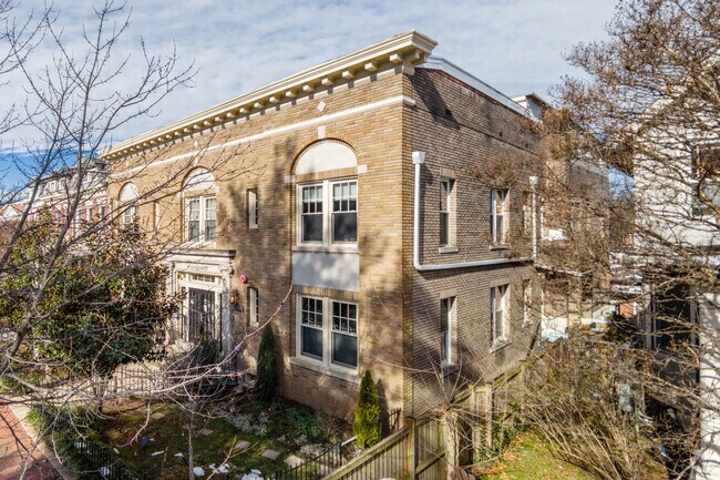 Foto del edificio - 1823 Newton St NW
