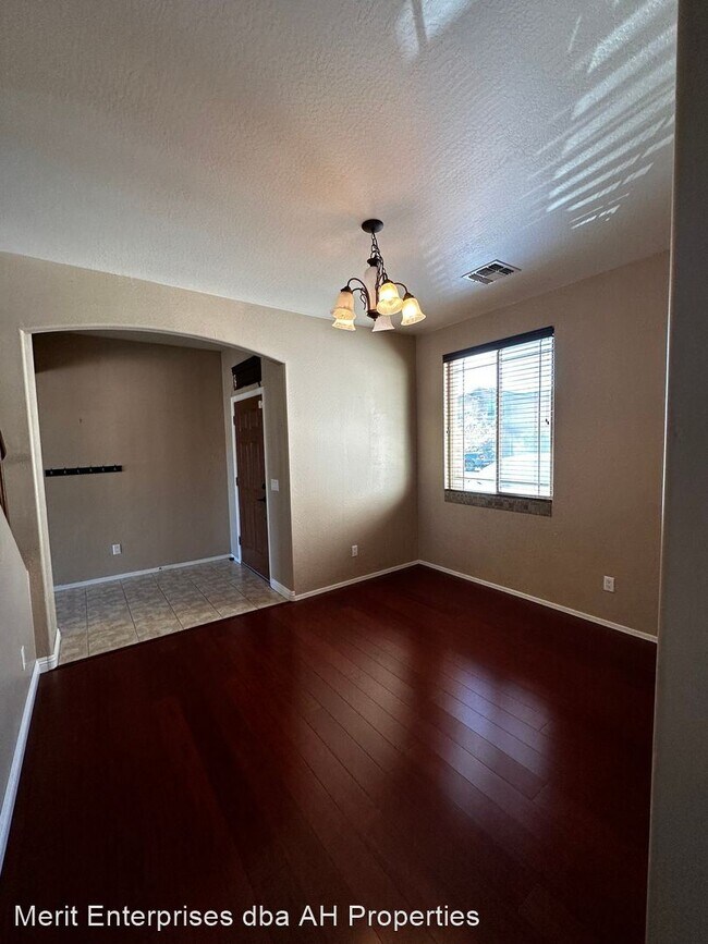 Foto del edificio - 4 br, 2.5 bath House - 17450 W ADAMS ST