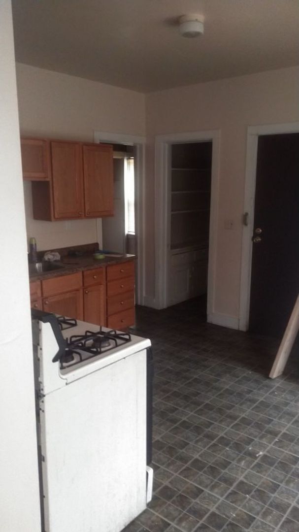 Building Photo - (DNT)2030n38M