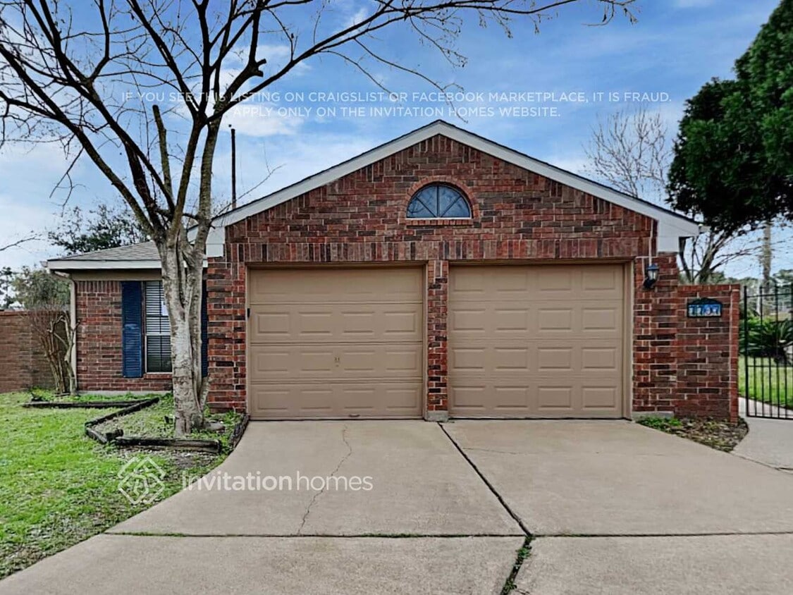 Foto principal - 7707 High Village Dr