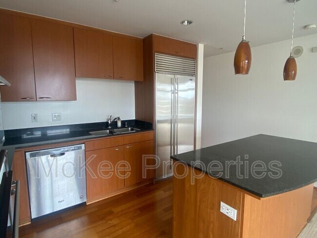 Foto del edificio - 645 Front St