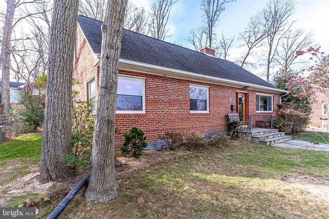 Building Photo - 1212 S Forest Dr